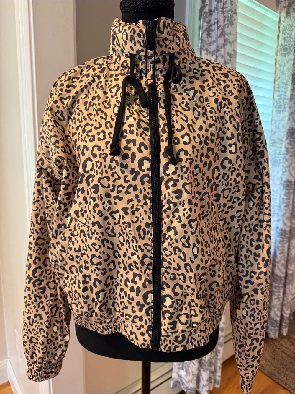 Hollister Women’s Windbreaker Jacket Packable Hood Leopard Print Medium
